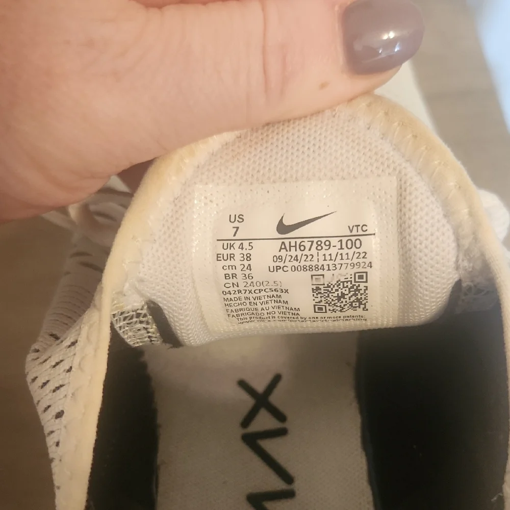 Nike Air Max 270 White and Black Sneakers - Picture 4 of 4